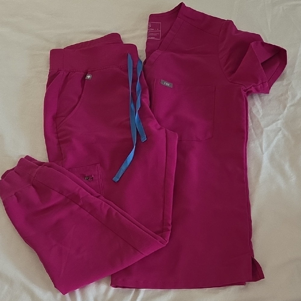Figs Magenta Small Scrub Top And Small Petite Zamora Jogger